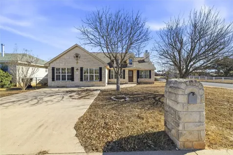 201 Green Oaks Loop Fredericksburg TX 78624