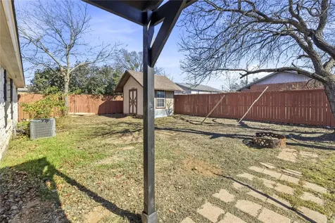 201 Green Oaks Loop Fredericksburg TX 78624