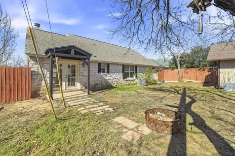201 Green Oaks Loop Fredericksburg TX 78624