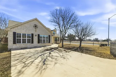 201 Green Oaks Loop Fredericksburg TX 78624