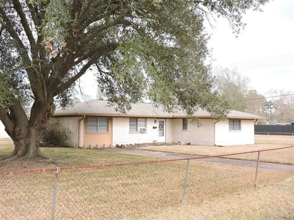 1306 Bassett Street Orange TX 77632