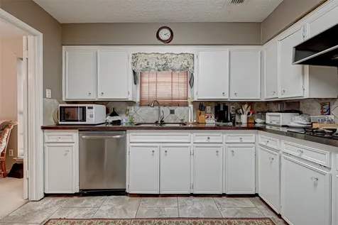 2307 Oakview Drive Missouri City TX 77459