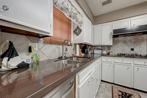 2307 Oakview Drive Missouri City TX 77459