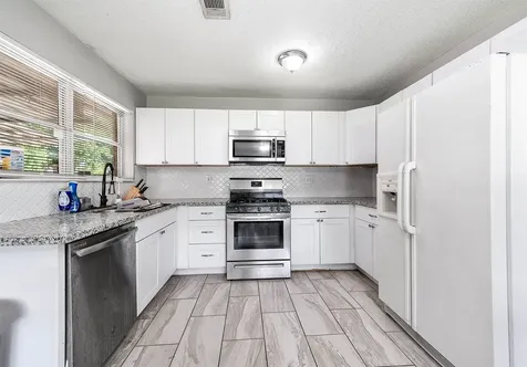 122 W Riverwood Drive Houston TX 77076
