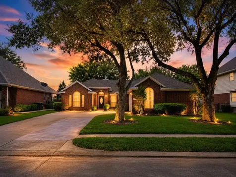 4018 Crystal Lake Circle N Pearland TX 77584