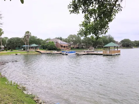 4018 Crystal Lake Circle N Pearland TX 77584