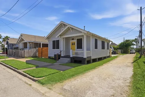 2115 26th Street Galveston TX 77550