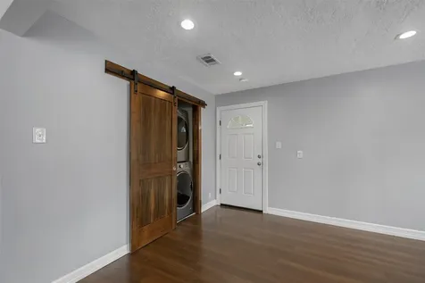 6918 Irvington Boulevard B Houston TX 77022