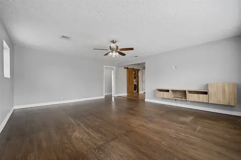 6918 Irvington Boulevard B Houston TX 77022