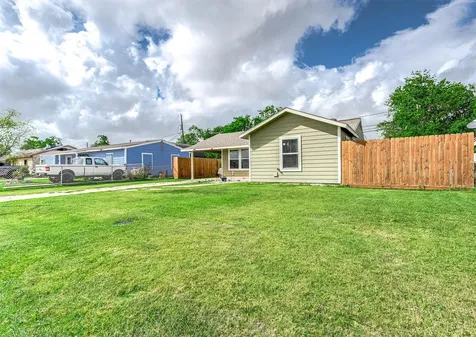 718 W 10th Street Freeport TX 77541