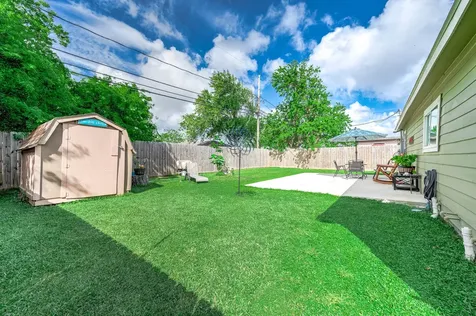 718 W 10th Street Freeport TX 77541