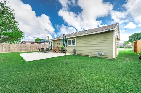 718 W 10th Street Freeport TX 77541