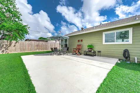 718 W 10th Street Freeport TX 77541