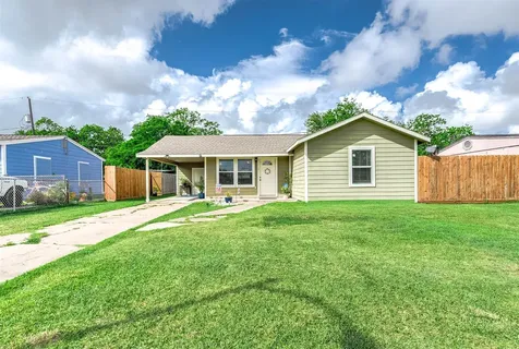718 W 10th Street Freeport TX 77541