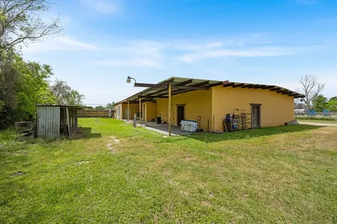 1444 Fm 1960 Dayton TX 77535