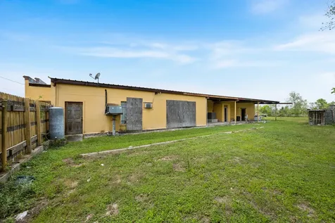 1444 Fm 1960 Dayton TX 77535