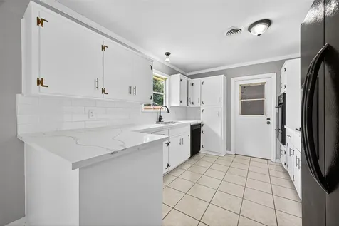 10318 Belfast Road La Porte TX 77571