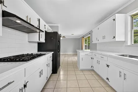 10318 Belfast Road La Porte TX 77571