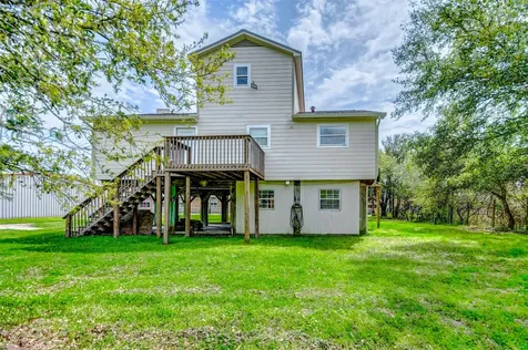 2101 7th Street High Island TX 77623