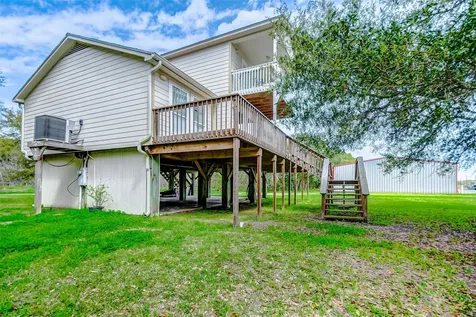 2101 7th Street High Island TX 77623