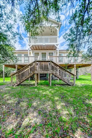 2101 7th Street High Island TX 77623