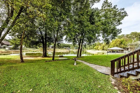14 Wildwood Lake Drive Huntsville TX 77340