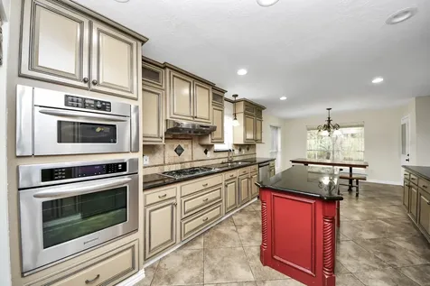 1024 Glenview Drive Pearland TX 77581