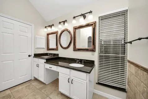 1024 Glenview Drive Pearland TX 77581