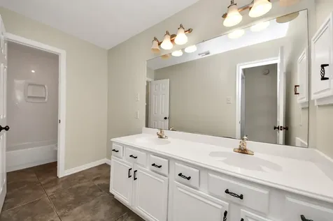 1024 Glenview Drive Pearland TX 77581
