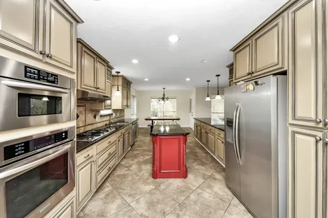 1024 Glenview Drive Pearland TX 77581