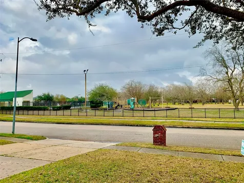 3815 Beacons View Lane Friendswood TX 77546
