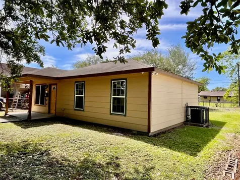 821 W 15th Street Port Arthur TX 77640