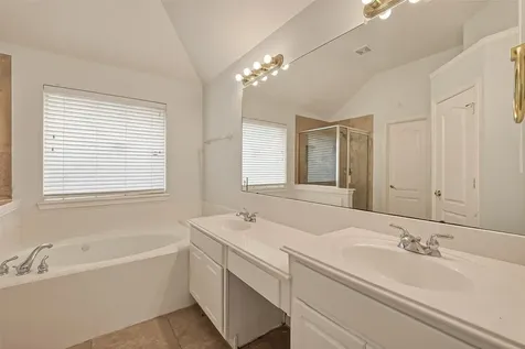 2604 Hidden Creek Drive Pearland TX 77581