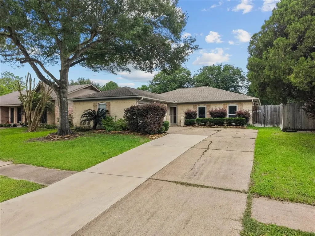 883 Silverpines Road Houston TX 77062