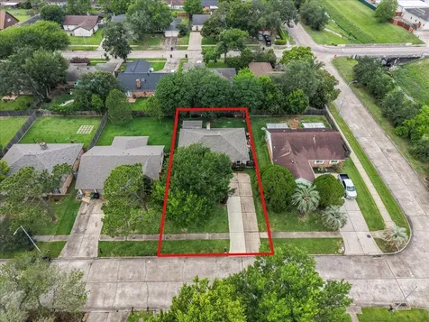 883 Silverpines Road Houston TX 77062