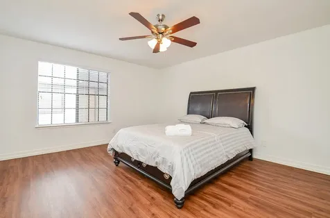 9850 Pagewood Lane 1403 Houston TX 77042