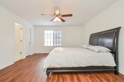 9850 Pagewood Lane 1403 Houston TX 77042