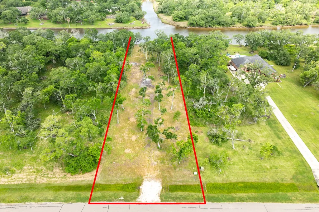 32042 Bayou Bend Richwood TX 77515