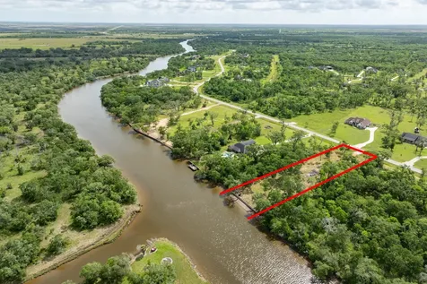 32042 Bayou Bend Richwood TX 77515