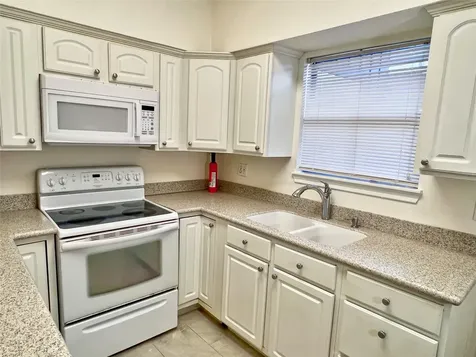 3130 SW Walnut Bend Lane SW 409 Houston TX 77042