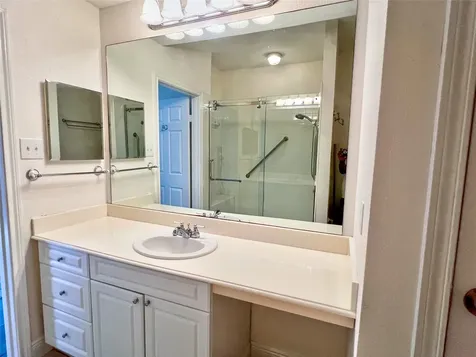 3130 SW Walnut Bend Lane SW 409 Houston TX 77042