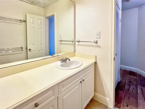 3130 SW Walnut Bend Lane SW 409 Houston TX 77042