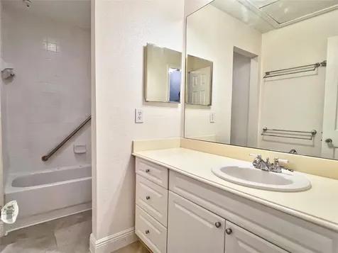 3130 SW Walnut Bend Lane SW 409 Houston TX 77042