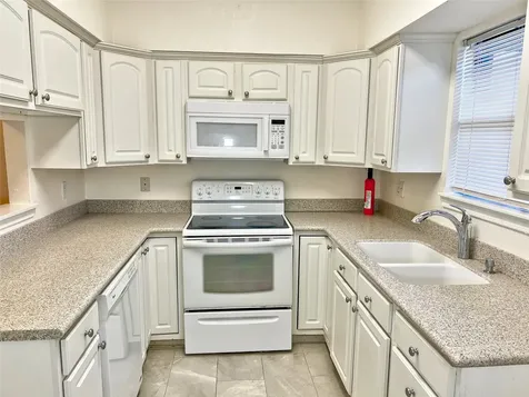 3130 SW Walnut Bend Lane SW 409 Houston TX 77042