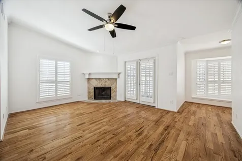 2220 Bering Drive 26 Houston TX 77057