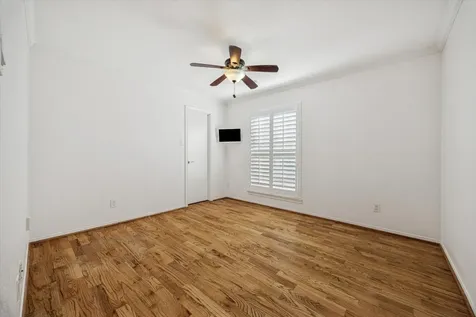 2220 Bering Drive 26 Houston TX 77057