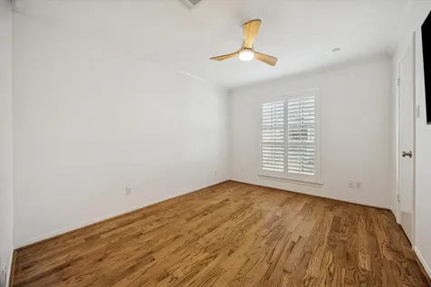 2220 Bering Drive 26 Houston TX 77057