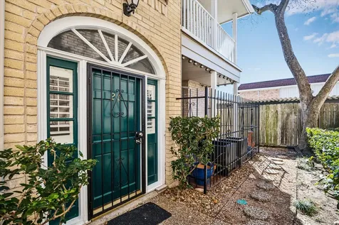 2220 Bering Drive 26 Houston TX 77057