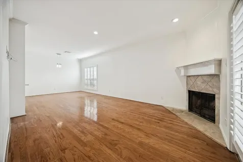 2220 Bering Drive 26 Houston TX 77057