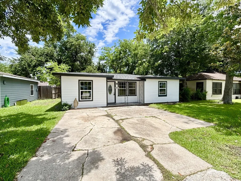 317 San Jacinto Street La Porte TX 77571